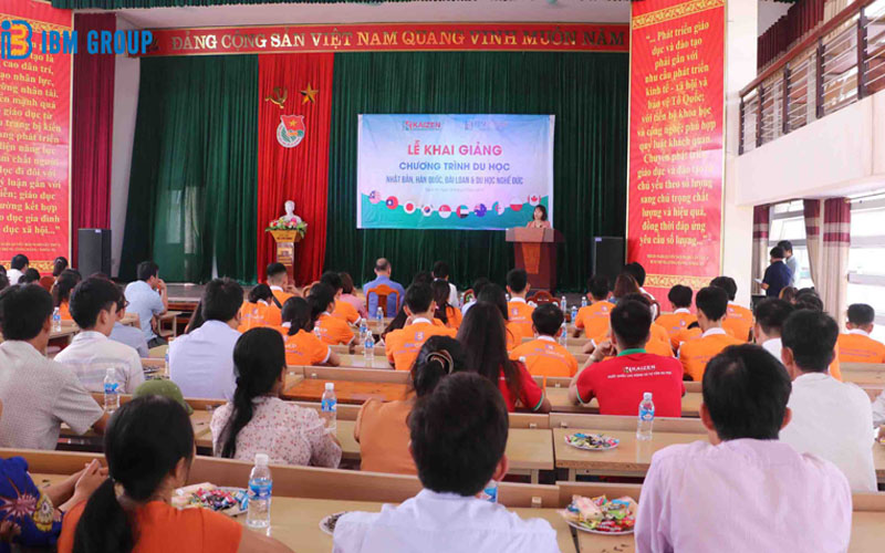 Tưng bừng ngày hội khai giảng các lớp du học tại Công ty IBM & Kaizen