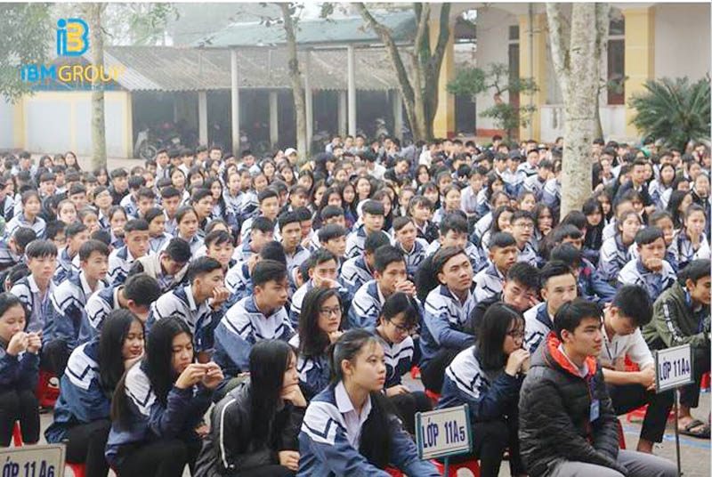 Công ty CP Nhân lực IBM Group tổ chức buổi chia sẻ 'Định hướng nghề nghiệp tương lai thời đại 4.0' với học sinh Trường THPT Cẩm Xuyên - Hà Tĩnh